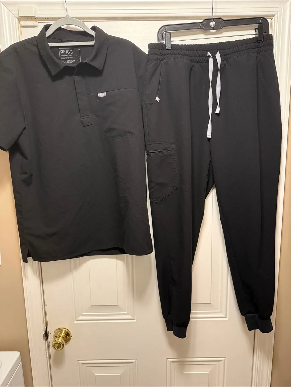 FIGS Black Men's Joggers with grey Drawstring size Large